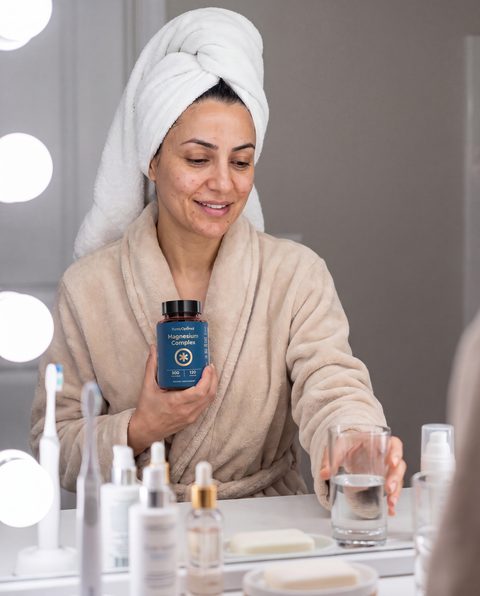 A Purely Optimal customer holding their Magnesium Complex